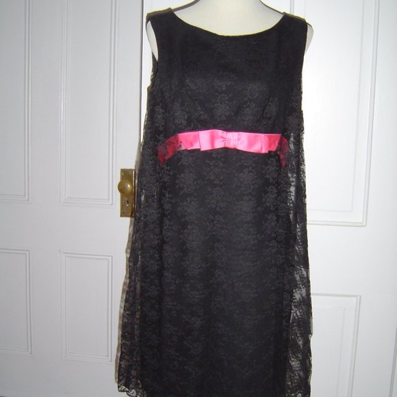 VINTAGE 1960s BLACK LACE DRESS M - Picture 1 of 5